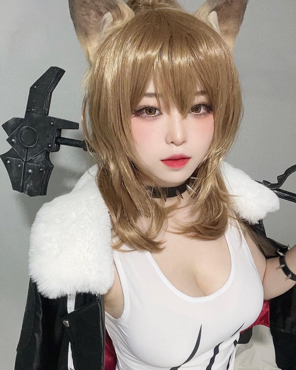 不可忽视的诱人饱满！韩国美女COSER 시루海量作品